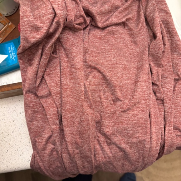 Fabletics scrub set maroon joggers long sleeve - Picture 3 of 3